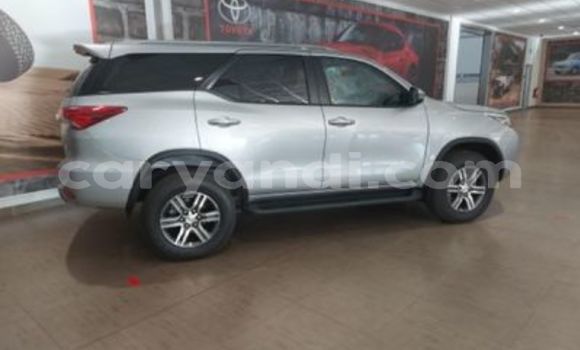 Acheter Occasion Voiture Toyota Fortuner Gris à Lusaka, Zambie Acheter Occasion Voiture Toyota Fortuner Gris à Lusaka, Zambie