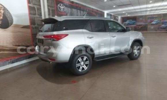 Acheter Occasion Voiture Toyota Fortuner Gris à Lusaka, Zambie Acheter Occasion Voiture Toyota Fortuner Gris à Lusaka, Zambie