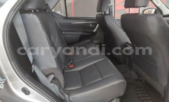Acheter Occasion Voiture Toyota Fortuner Gris à Lusaka, Zambie Acheter Occasion Voiture Toyota Fortuner Gris à Lusaka, Zambie