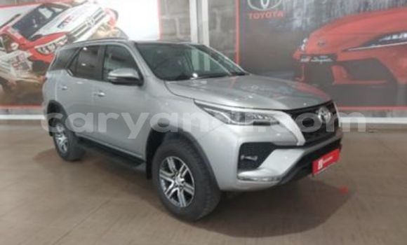 Acheter Occasion Voiture Toyota Fortuner Gris à Lusaka, Zambie Acheter Occasion Voiture Toyota Fortuner Gris à Lusaka, Zambie
