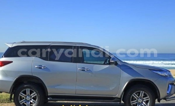 Acheter Occasion Voiture Toyota Fortuner Gris à Zambèze, Nord-Ouest