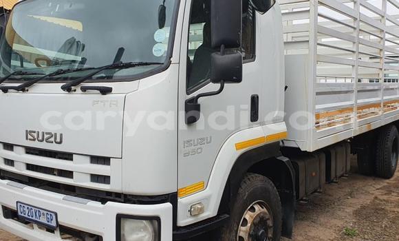 Acheter Occasion Utilitaire Isuzu FTR 850 Blanc à Lusaka, Zambie Acheter Occasion Utilitaire Isuzu FTR 850 Blanc à Lusaka, Zambie