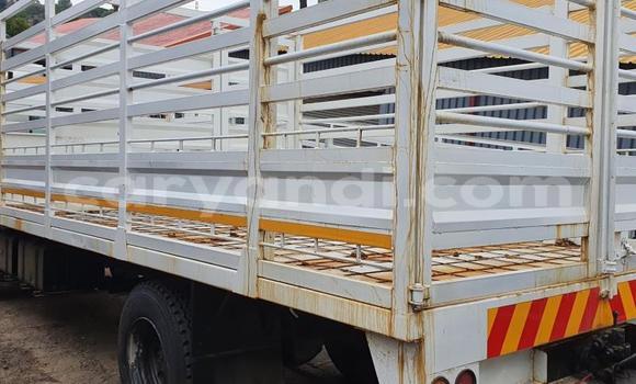 Acheter Occasion Utilitaire Isuzu FTR 850 Blanc à Lusaka, Zambie Acheter Occasion Utilitaire Isuzu FTR 850 Blanc à Lusaka, Zambie