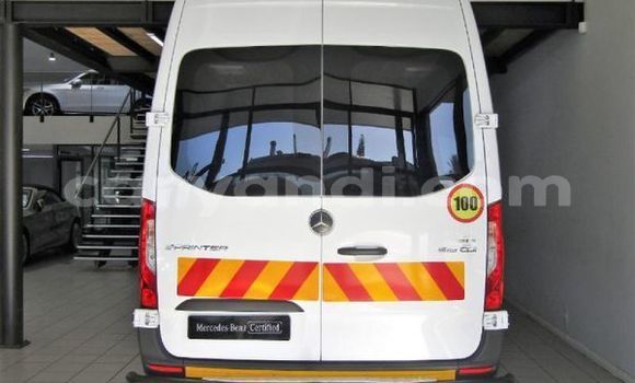 Buy Used Mercedes‒Benz 190 White Car in Zambezi in North-Western Buy Used Mercedes‒Benz 190 White Car in Zambezi in North-Western