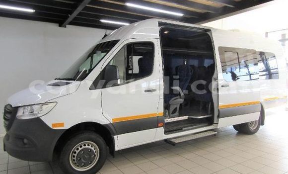 Buy Used Mercedes‒Benz 190 White Car in Zambezi in North-Western Buy Used Mercedes‒Benz 190 White Car in Zambezi in North-Western