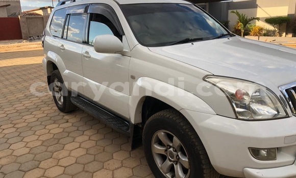 Acheter Occasion Voiture Toyota Prado Blanc à Lusaka, Zambie Acheter Occasion Voiture Toyota Prado Blanc à Lusaka, Zambie