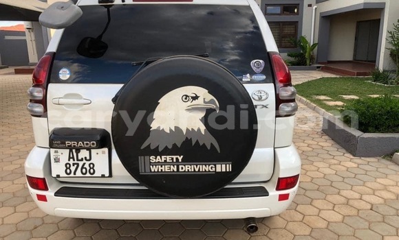 Acheter Occasion Voiture Toyota Prado Blanc à Lusaka, Zambie Acheter Occasion Voiture Toyota Prado Blanc à Lusaka, Zambie