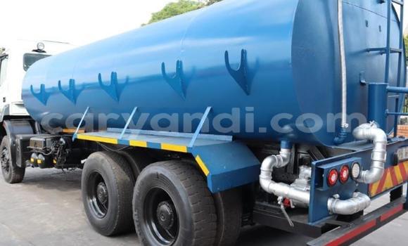 Tenga Tsaru Mercedes–Benz 3331 Chena Rori in Lusaka in Zambia Tenga Tsaru Mercedes–Benz 3331 Chena Rori in Lusaka in Zambia