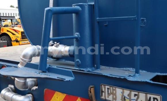 Tenga Tsaru Mercedes–Benz 3331 Chena Rori in Lusaka in Zambia Tenga Tsaru Mercedes–Benz 3331 Chena Rori in Lusaka in Zambia