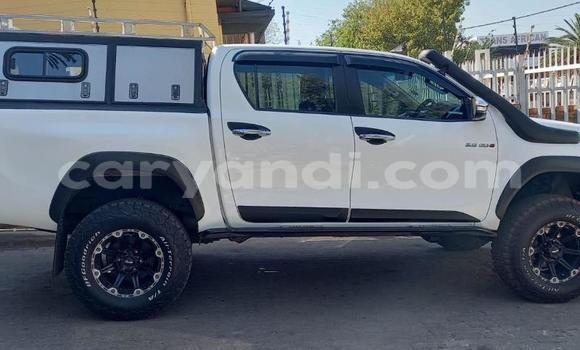 Acheter Occasion Voiture Toyota Hilux Blanc à Chingola, Zambie Acheter Occasion Voiture Toyota Hilux Blanc à Chingola, Zambie