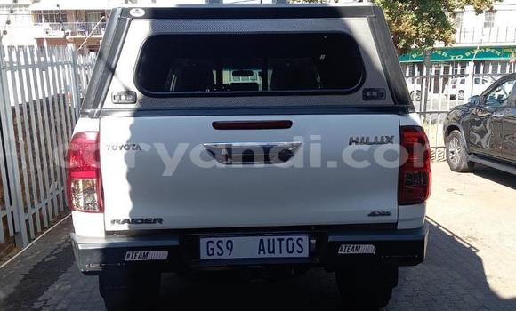 Acheter Occasion Voiture Toyota Hilux Blanc à Chingola, Zambie Acheter Occasion Voiture Toyota Hilux Blanc à Chingola, Zambie
