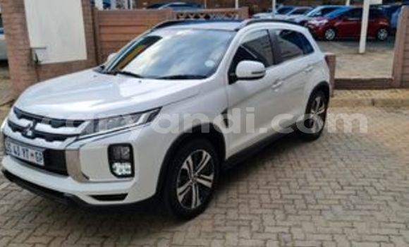 Acheter Occasion Voiture Mitsubishi ASX Blanc à Kitwe, Zambie Acheter Occasion Voiture Mitsubishi ASX Blanc à Kitwe, Zambie