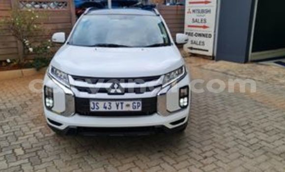 Acheter Occasion Voiture Mitsubishi ASX Blanc à Kitwe, Zambie Acheter Occasion Voiture Mitsubishi ASX Blanc à Kitwe, Zambie