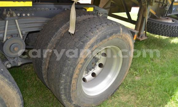 Acheter Occasion Utilitaire Volvo FL Blanc à Livingstone, Zambie Acheter Occasion Utilitaire Volvo FL Blanc à Livingstone, Zambie