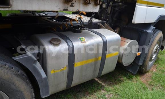 Acheter Occasion Utilitaire Volvo FL Blanc à Livingstone, Zambie Acheter Occasion Utilitaire Volvo FL Blanc à Livingstone, Zambie