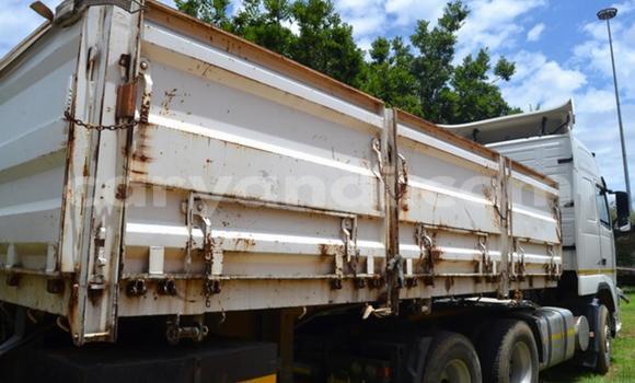 Acheter Occasion Utilitaire Volvo FL Blanc à Livingstone, Zambie Acheter Occasion Utilitaire Volvo FL Blanc à Livingstone, Zambie