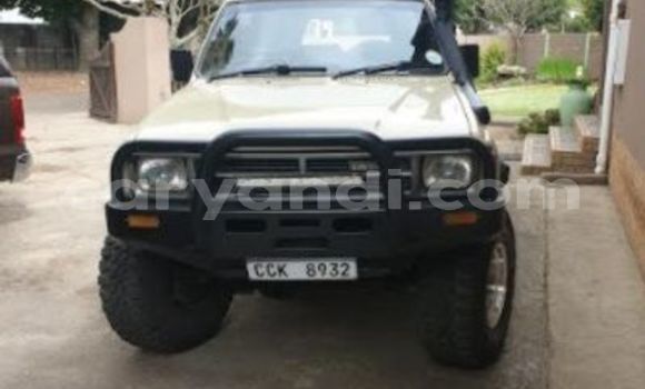 Acheter Occasion Voiture Toyota Hilux Beige à Lusaka, Zambie