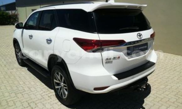 Acheter Occasion Voiture Toyota Fortuner Blanc à Chingola, Zambie Acheter Occasion Voiture Toyota Fortuner Blanc à Chingola, Zambie
