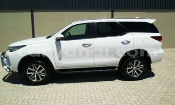Acheter Occasion Voiture Toyota Fortuner Blanc à Chingola, Zambie Acheter Occasion Voiture Toyota Fortuner Blanc à Chingola, Zambie