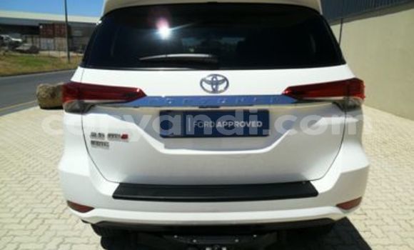 Acheter Occasion Voiture Toyota Fortuner Blanc à Chingola, Zambie Acheter Occasion Voiture Toyota Fortuner Blanc à Chingola, Zambie