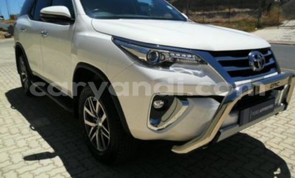 Acheter Occasion Voiture Toyota Fortuner Blanc à Chingola, Zambie Acheter Occasion Voiture Toyota Fortuner Blanc à Chingola, Zambie