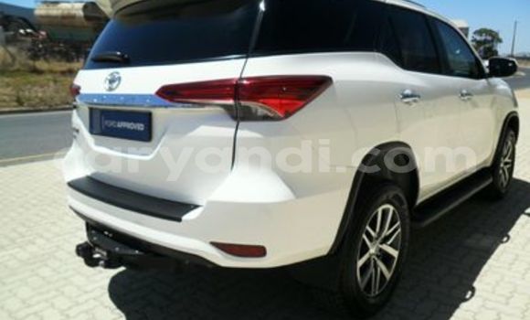 Acheter Occasion Voiture Toyota Fortuner Blanc à Chingola, Zambie Acheter Occasion Voiture Toyota Fortuner Blanc à Chingola, Zambie