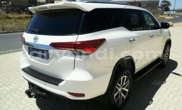 Acheter Occasion Voiture Toyota Fortuner Blanc à Chingola, Zambie Acheter Occasion Voiture Toyota Fortuner Blanc à Chingola, Zambie
