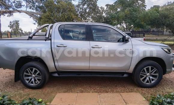 Acheter Occasion Voiture Toyota Hilux Gris à Kabwe, Zambie