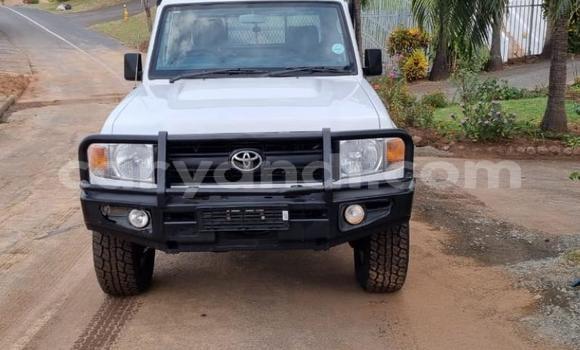 Buy Used Toyota Land Cruiser White Car in Lusaka in Zambia