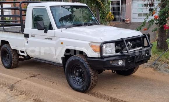 Buy Used Toyota Land Cruiser White Car in Lusaka in Zambia Buy Used Toyota Land Cruiser White Car in Lusaka in Zambia