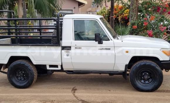 Buy Used Toyota Land Cruiser White Car in Lusaka in Zambia Buy Used Toyota Land Cruiser White Car in Lusaka in Zambia