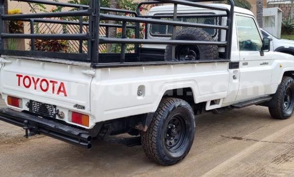 Buy Used Toyota Land Cruiser White Car in Lusaka in Zambia Buy Used Toyota Land Cruiser White Car in Lusaka in Zambia