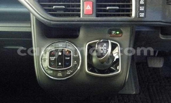 Acheter Occasion Voiture Toyota Noah Autre à Zambèze, Nord-Ouest Acheter Occasion Voiture Toyota Noah Autre à Zambèze, Nord-Ouest