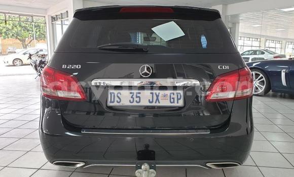Buy Used Mercedes‒Benz C–Class Black Car in Livingstone in Zambia Buy Used Mercedes‒Benz C–Class Black Car in Livingstone in Zambia