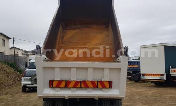 Acheter Occasion Utilitaire Nissan UD Blanc à Limulunga, Occidental Acheter Occasion Utilitaire Nissan UD Blanc à Limulunga, Occidental