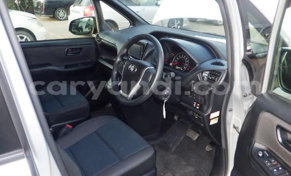Acheter Import Voiture Toyota Noah Autre à Livingstone, Zambie Acheter Import Voiture Toyota Noah Autre à Livingstone, Zambie