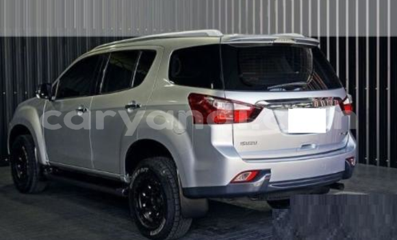 Tenga Imported Isuzu MU-X Zvimwe Mota in Livingstone in Zambia Tenga Imported Isuzu MU-X Zvimwe Mota in Livingstone in Zambia