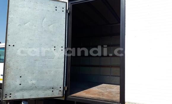 Acheter Occasion Utilitaire Nissan UD Blanc à Chingola, Zambie Acheter Occasion Utilitaire Nissan UD Blanc à Chingola, Zambie