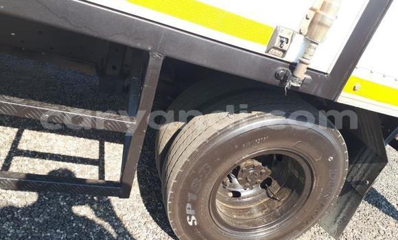 Acheter Occasion Utilitaire Nissan UD Blanc à Chingola, Zambie Acheter Occasion Utilitaire Nissan UD Blanc à Chingola, Zambie