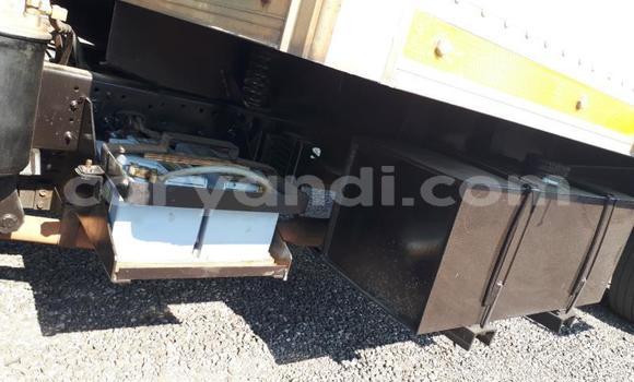 Acheter Occasion Utilitaire Nissan UD Blanc à Chingola, Zambie Acheter Occasion Utilitaire Nissan UD Blanc à Chingola, Zambie