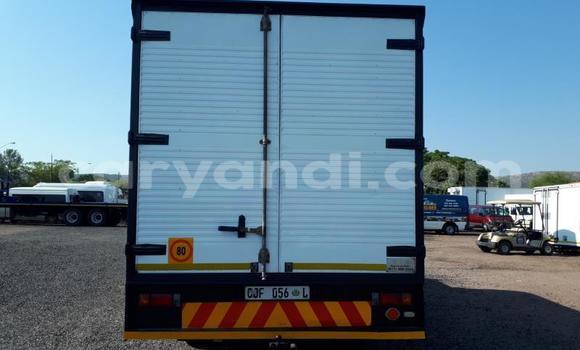 Acheter Occasion Utilitaire Nissan UD Blanc à Chingola, Zambie Acheter Occasion Utilitaire Nissan UD Blanc à Chingola, Zambie