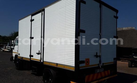 Acheter Occasion Utilitaire Nissan UD Blanc à Chingola, Zambie Acheter Occasion Utilitaire Nissan UD Blanc à Chingola, Zambie