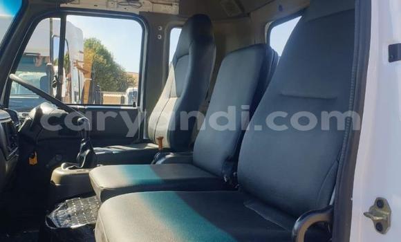 Acheter Occasion Utilitaire Nissan UD Blanc à Chingola, Zambie Acheter Occasion Utilitaire Nissan UD Blanc à Chingola, Zambie