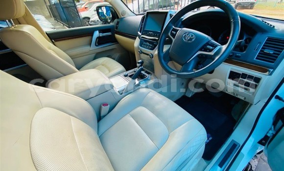 Acheter Occasion Voiture Toyota Land Cruiser Blanc à Lusaka, Zambie Acheter Occasion Voiture Toyota Land Cruiser Blanc à Lusaka, Zambie