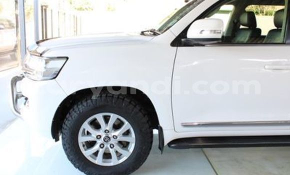 Acheter Occasion Voiture Toyota Land Cruiser Blanc à Lusaka, Zambie Acheter Occasion Voiture Toyota Land Cruiser Blanc à Lusaka, Zambie