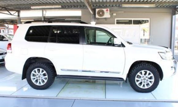 Acheter Occasion Voiture Toyota Land Cruiser Blanc à Lusaka, Zambie Acheter Occasion Voiture Toyota Land Cruiser Blanc à Lusaka, Zambie