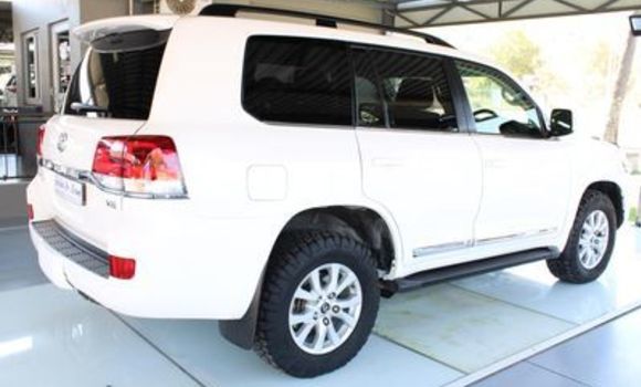 Acheter Occasion Voiture Toyota Land Cruiser Blanc à Lusaka, Zambie Acheter Occasion Voiture Toyota Land Cruiser Blanc à Lusaka, Zambie