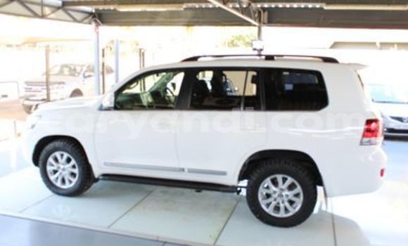 Acheter Occasion Voiture Toyota Land Cruiser Blanc à Lusaka, Zambie Acheter Occasion Voiture Toyota Land Cruiser Blanc à Lusaka, Zambie