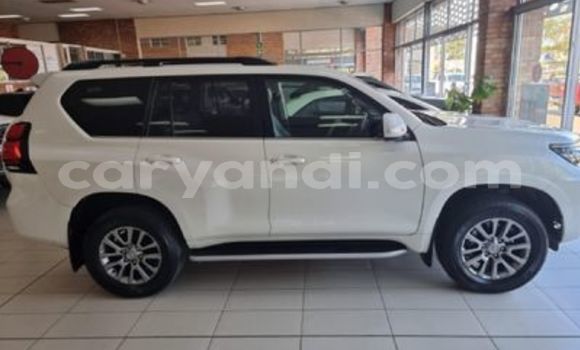 Acheter Occasion Voiture Toyota Prado Blanc à Chingola, Zambie