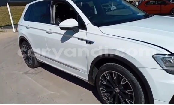 Acheter Occasion Voiture Volkswagen Tiguan Blanc à Zambèze, Nord-Ouest Acheter Occasion Voiture Volkswagen Tiguan Blanc à Zambèze, Nord-Ouest